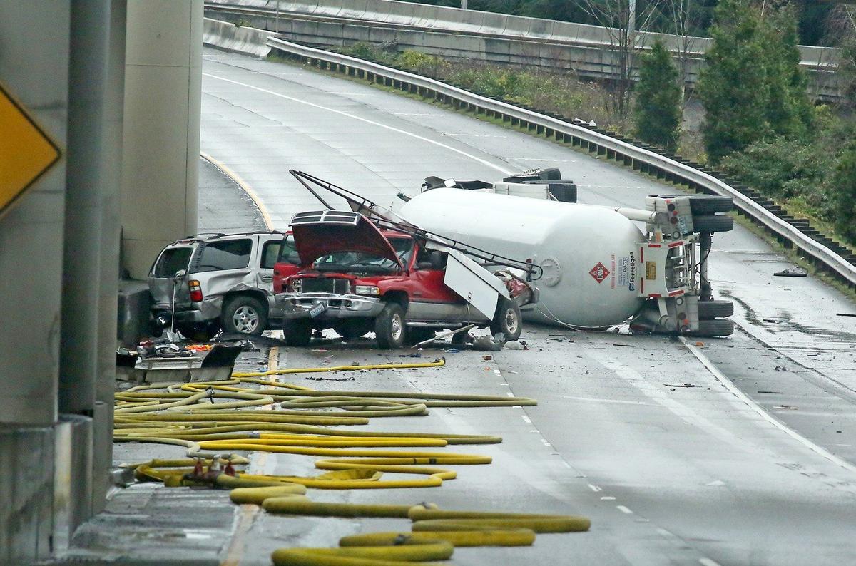 Tanker Truck Rollover.JPG xx8dGjb t1200 copy a6dd7